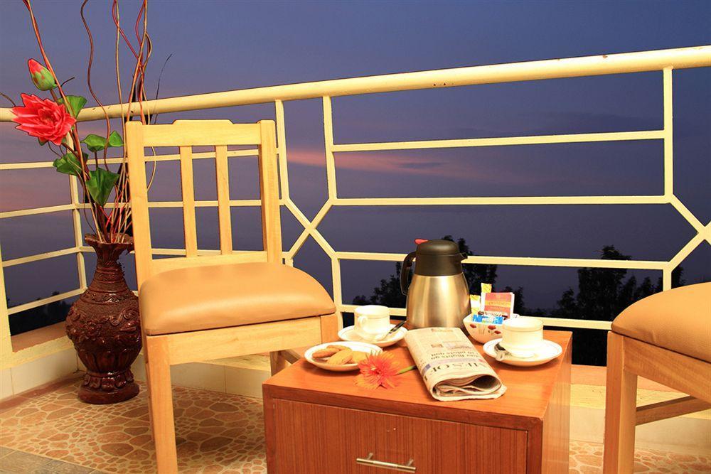 Arra Suites Kempegowda Airport Hotel Бангалор Екстериор снимка