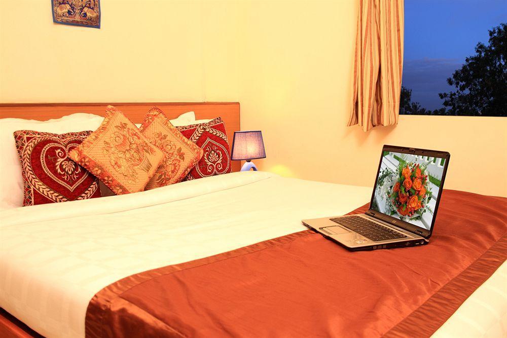 Arra Suites Kempegowda Airport Hotel Бангалор Екстериор снимка