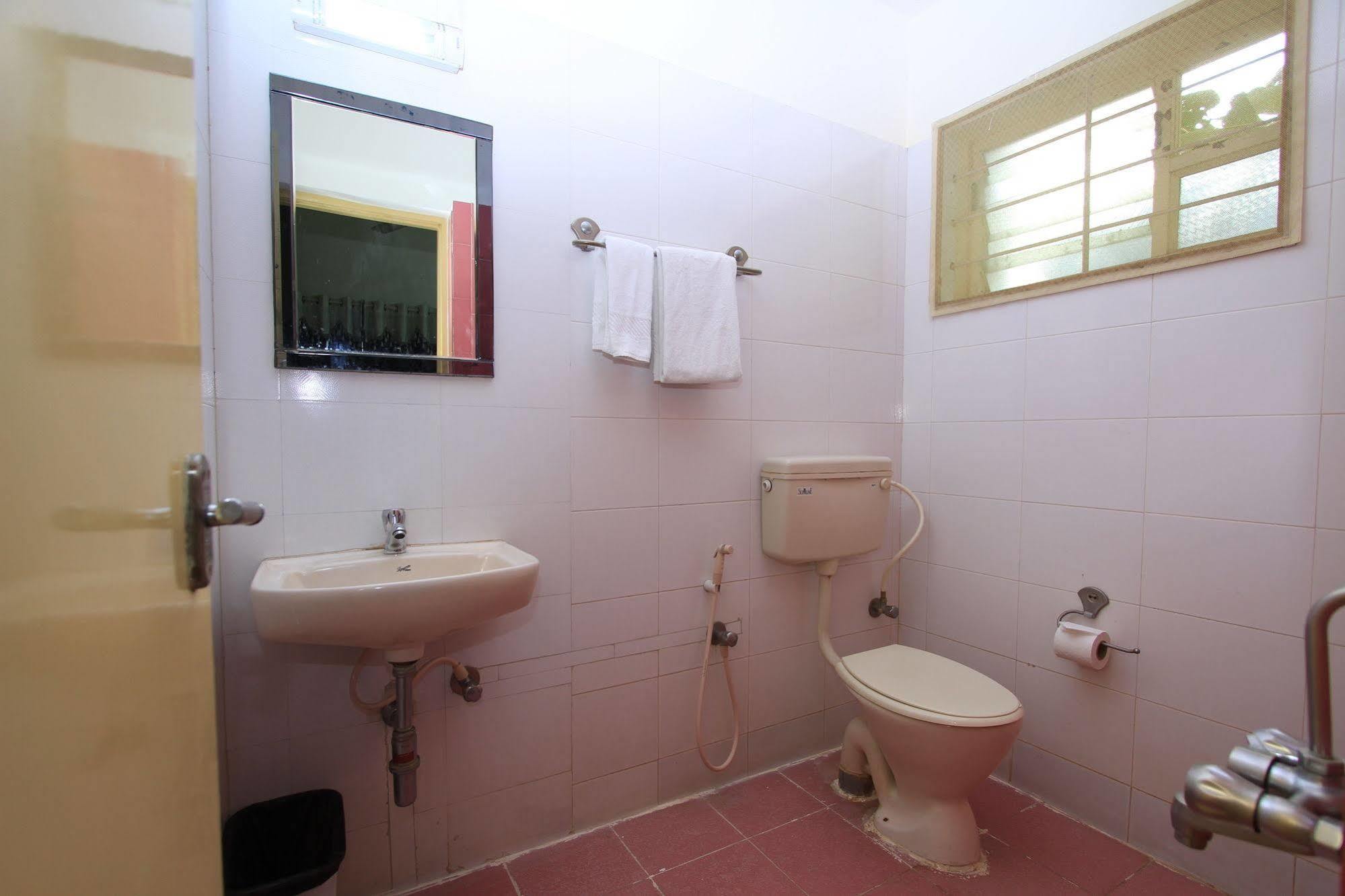 Arra Suites Kempegowda Airport Hotel Бангалор Екстериор снимка